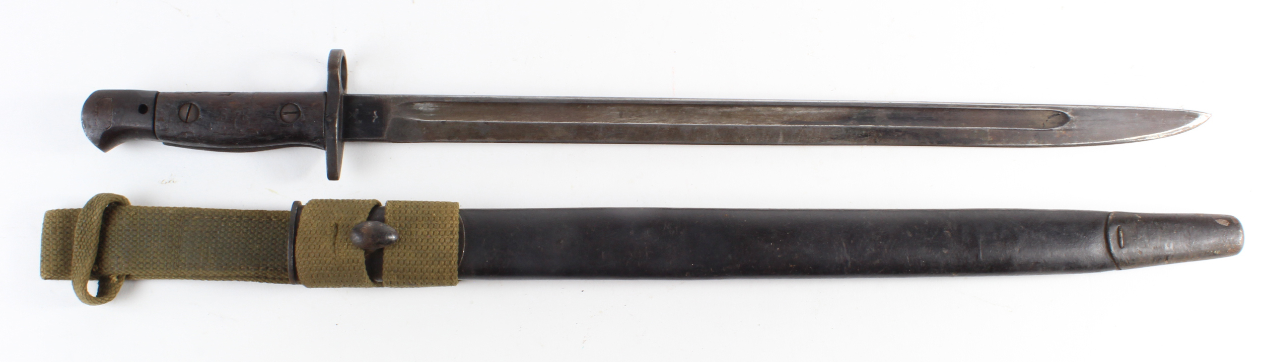 WW1 Rare British Naval 1907 Pattern Bayonet Dated 1917. Maker Chapman. The bayonet has the letter "