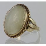 9ct oval dress ring, finger size P, weight 5.6g