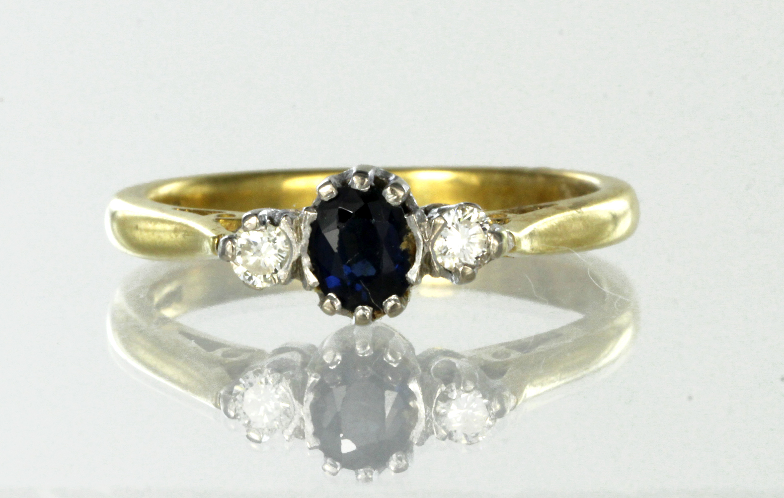 18ct yellow gold sapphire and diamond three stone ring, finger size Q, weight 4.5g