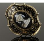 Yellow metal mourning brooch (approx 40mm x 34mm, inscirbed on the back "Dorothy Livesey died Sep