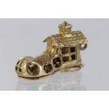 9ct "Old mother Hubbard" opening shoe charm, weight 8.4g