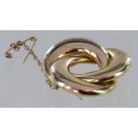 9ct hollow brooch with safety chain, weight 4.0g