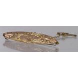 9ct yellow gold brooch engraved "baby", with safety chain. Weight 2.4g