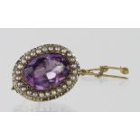 9ct yellow gold oval amethyst and pearl brooch with safety chain, weight 4.6g