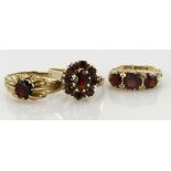 9ct yellow gold garnet cluster ring, finger size M, weight 3.2g. 9ct yellow gold garnet three