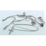 9ct White Gold hallmarked Pendants and Chains weight 14.5g (4)