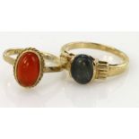 9ct yellow gold carnelian oval ring, finger size L, weight 2.3g. 9ct yellow gold agate ring,