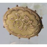 9ct yellow gold oval brooch with floral motif, weight 4.1g