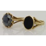 9ct yellow gold hematite single stone ring, finger size M, weight 2.3g.9ct yellow gold signet ring