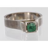 18ct white gold emerald solitaire ring (some damage to emerald), finger size K, weight 4.4g