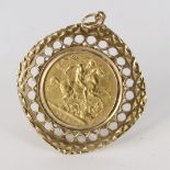 Sovereign dated 1976 in a 9ct pendant mount. Total weight 11.3g