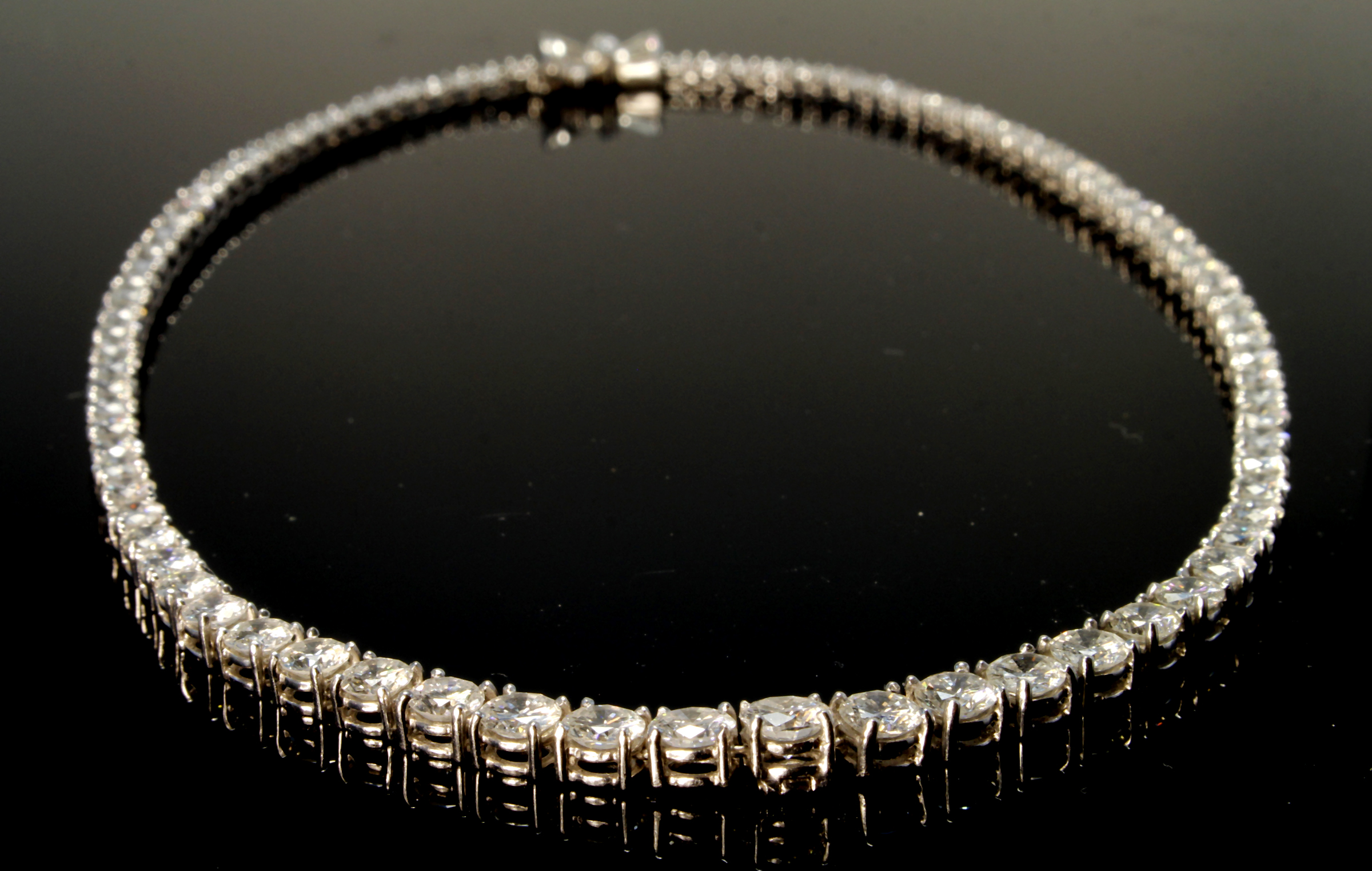 18ct white gold graduated diamond tennis style necklace consisting of eighty nine round brilliant - Image 4 of 6