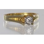 18ct yellow gold solitaire diamond ring of approx. 0.10ct in illusion setting, finger size N, weight