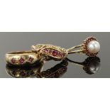 9ct cultured pearl and ruby ring, finger size G, weight 1.8g. 9ct yellow gold graduated ruby five