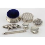 Mixed lot of silver items (7) comprising three small silver pill boxes (one Dutch), silver