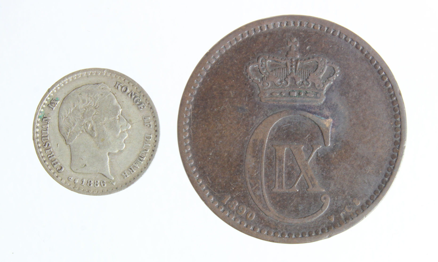 Denmark (2): Denmark 10 Ore 1886, scarce date, F/GF, and 5 Ore 1890, rare date, nF, tone spot, small
