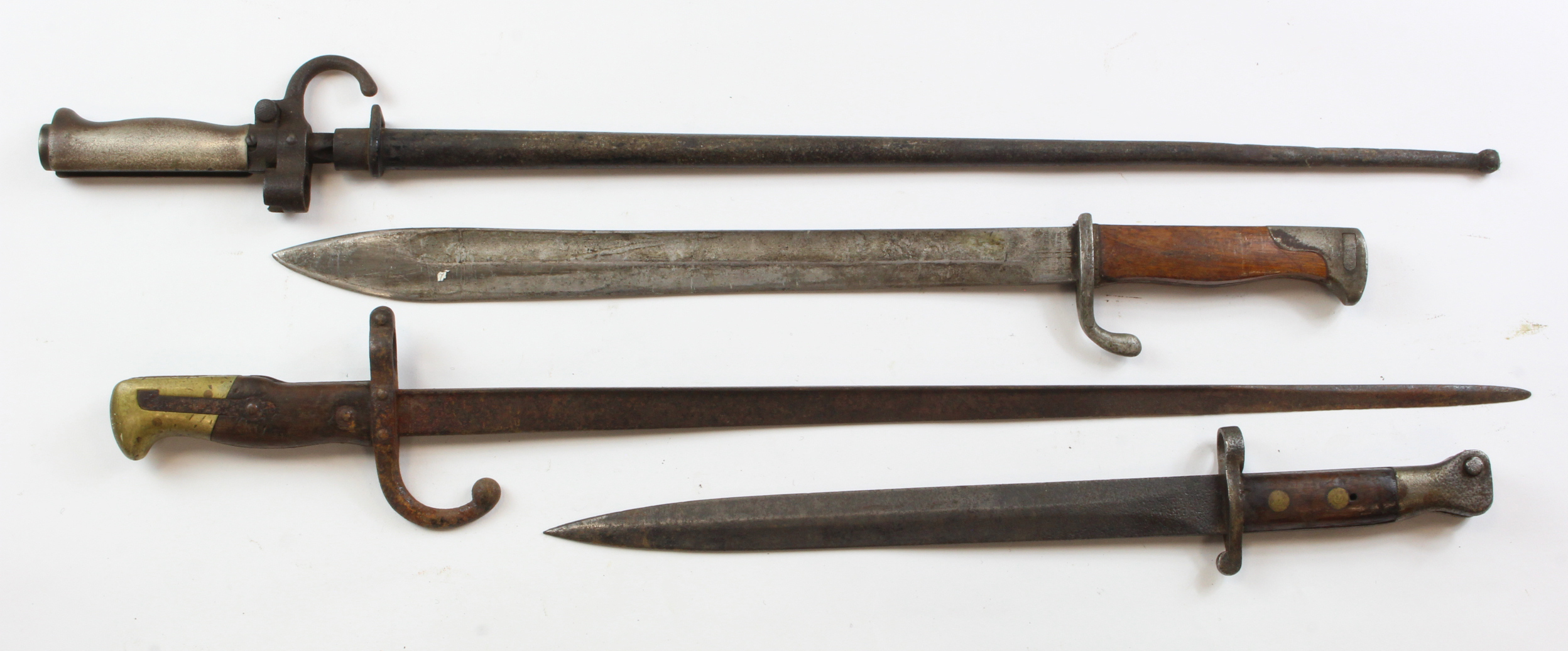 Bayonets - Gras Epee, no Scabbard, Mod 1874, rusted. A French Mod 1886 Epee in steel Scabbard.
