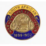 Boer War related brass & enamel badge. Reads on the front "South African War Veterans Association