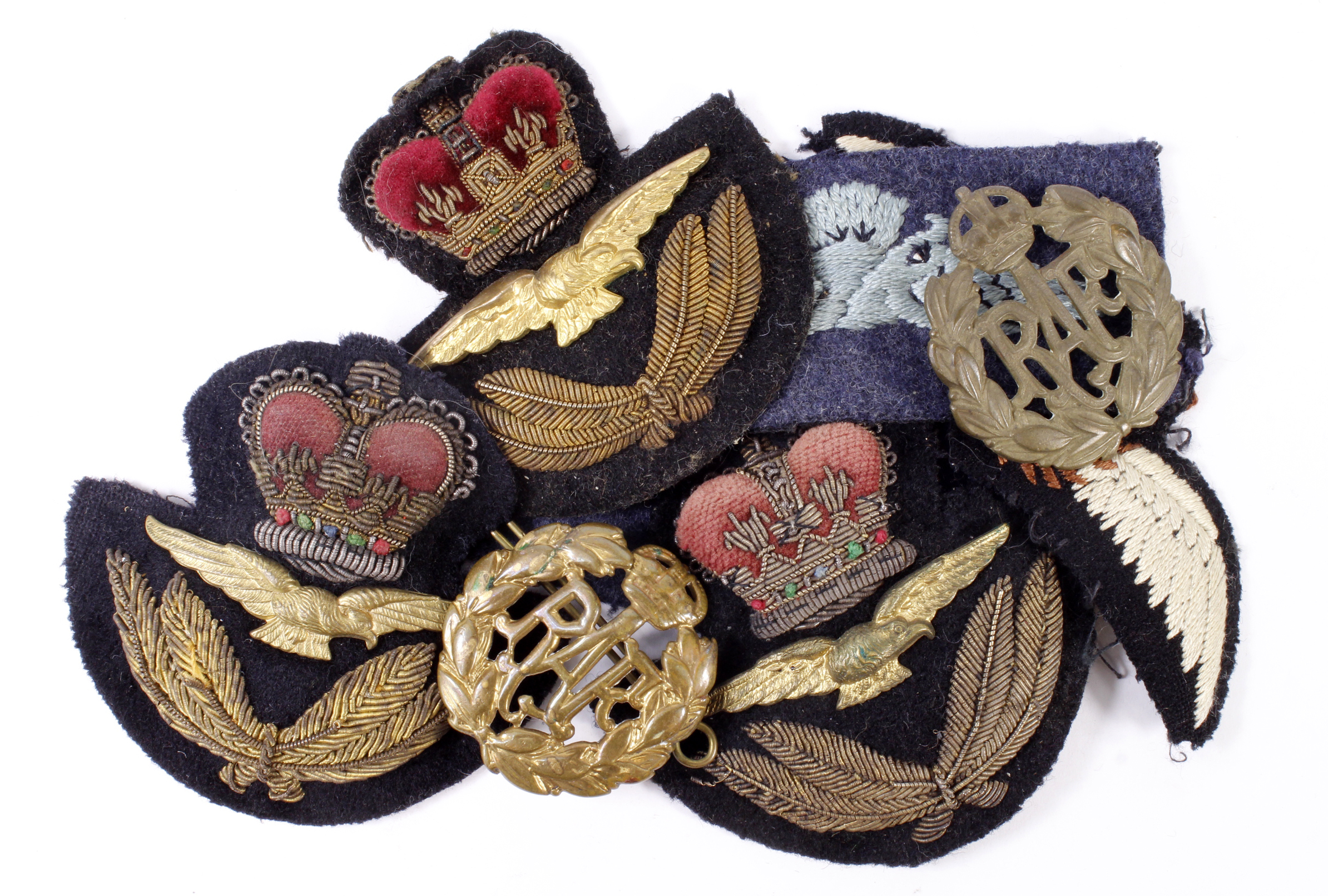 RAF badges including pilots wings, cap badges, trade badges etc.