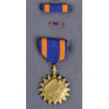 United States of America, Air Medal. In original issue case with ribbon and lapel bars. NEF