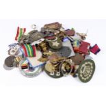 Box of mixed badges & medals, plus 10x identity dog tags.
