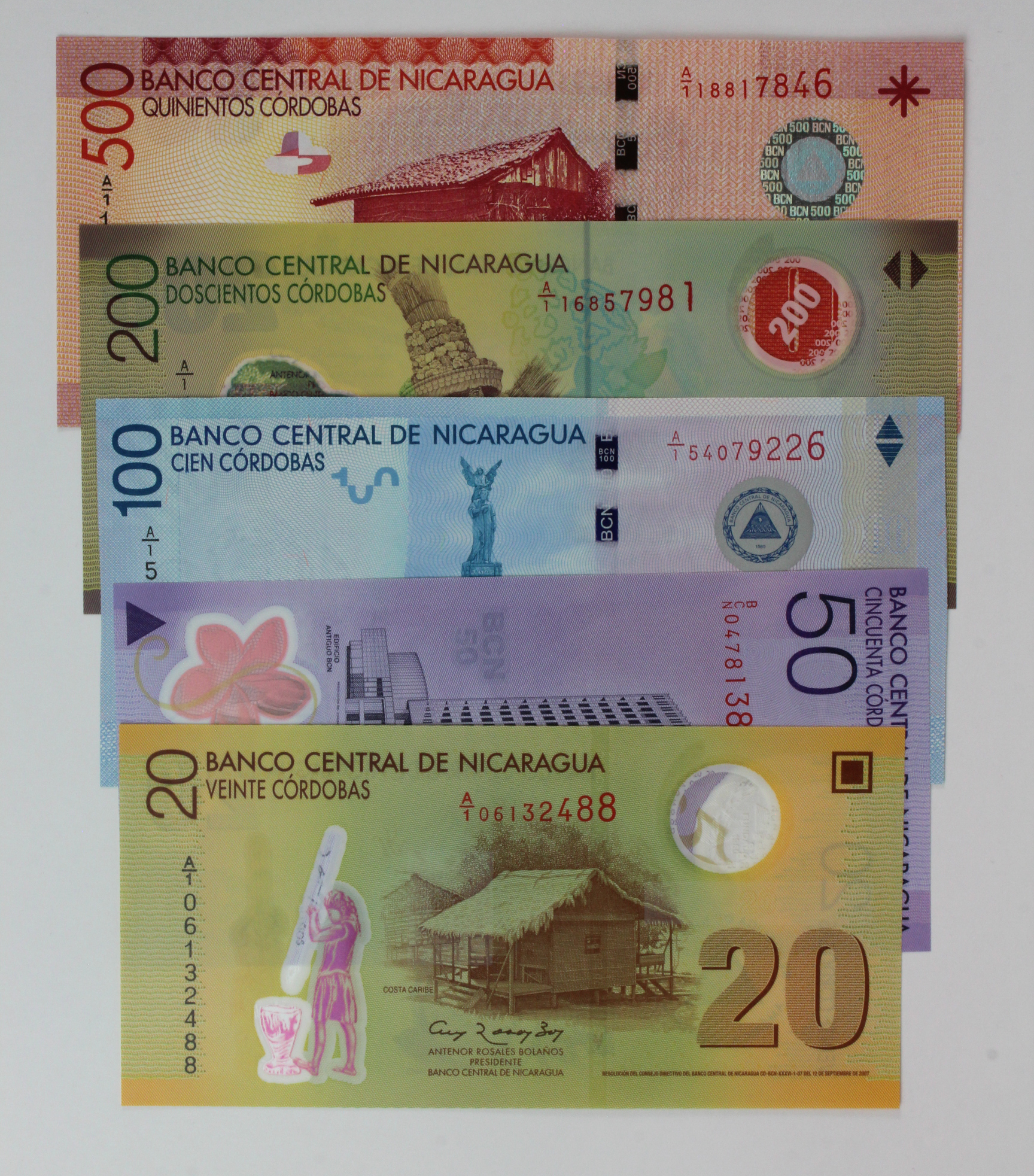 Nicaragua (5), 500 Cordobas, 200 Cordobas, 100 Cordobas & 20 Cordobas dated 2007, 50 Cordobas