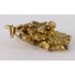 Yellow gold nugget pendant, weight 4.8g