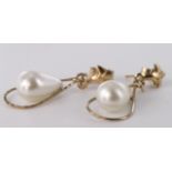 9ct yellow gold drop earrings set with simulated pearl, weight 0.7g