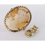 9ct yellow gold knot pendant, weight 1.7g, 9ct cameo brooch, weight 3.9g