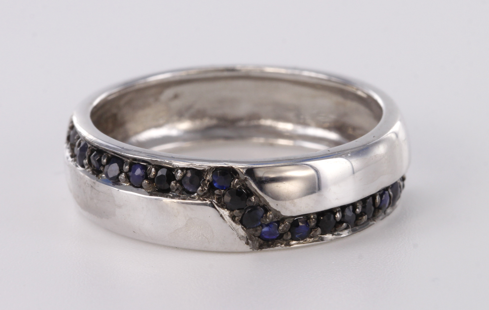 9ct hallmarked White Gold Gems TV Midnight Blue Sapphire Ring, gem weight 0.294ct size N weight 3.4g