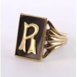 9ct yellow gold large rectangular mourning ring set with jet and with the initial R, with flared