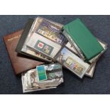 GB - Presentation Packs in albums and loose, from c1965 Burns to 2007. Includes Post and Go