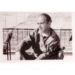 Football Alfredo Di Stefano, excellent b&w postcard signed in ink, relaxing on balcony in training