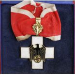 German Red Cross neck Order in fitted case