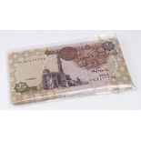 Egypt 1 Pound (66) dated 2007, a bundle of REPLACEMENT notes with prefix '700' with a few