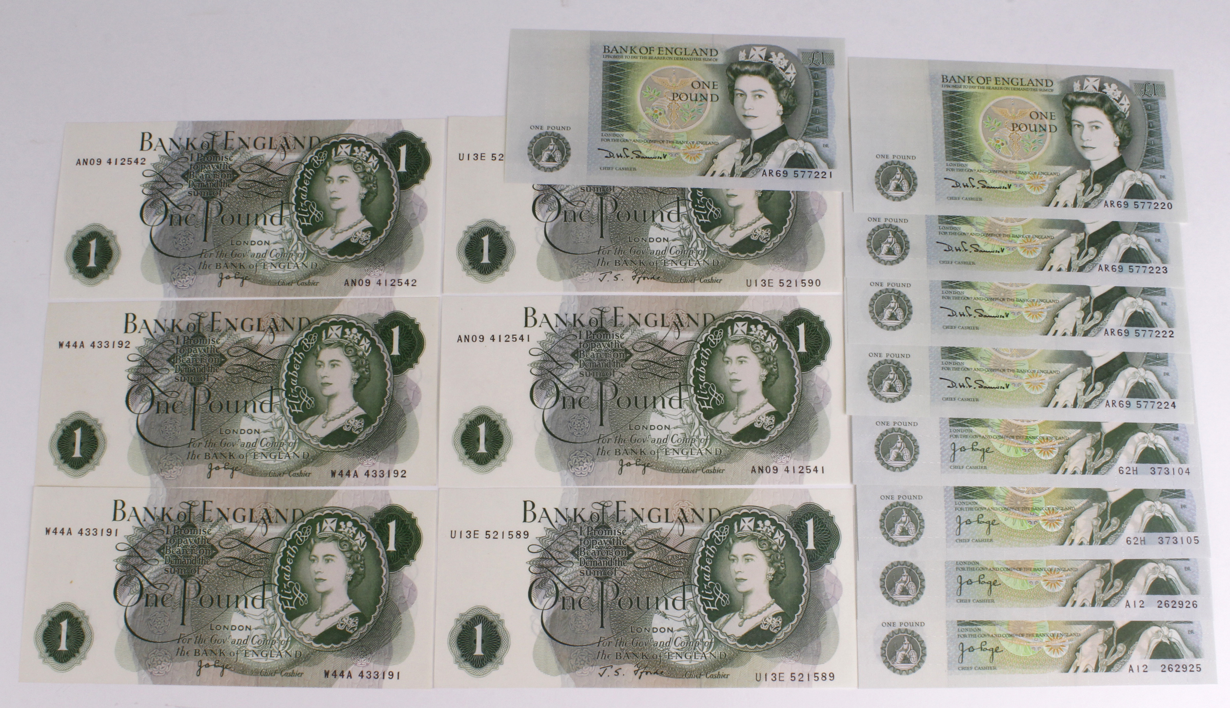 Bank of England (15), a collection of 1 Pound notes in consecutive pairs and runs, Fforde (2) serial