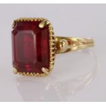 18ct yellow gold red stone dress ring, finger size M, weight 6.8g