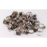 Silver / white metal rings (approx 300g) a good selection, needs sorting