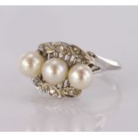 14ct White Gold Pearl set Ring size L weight 3.6g