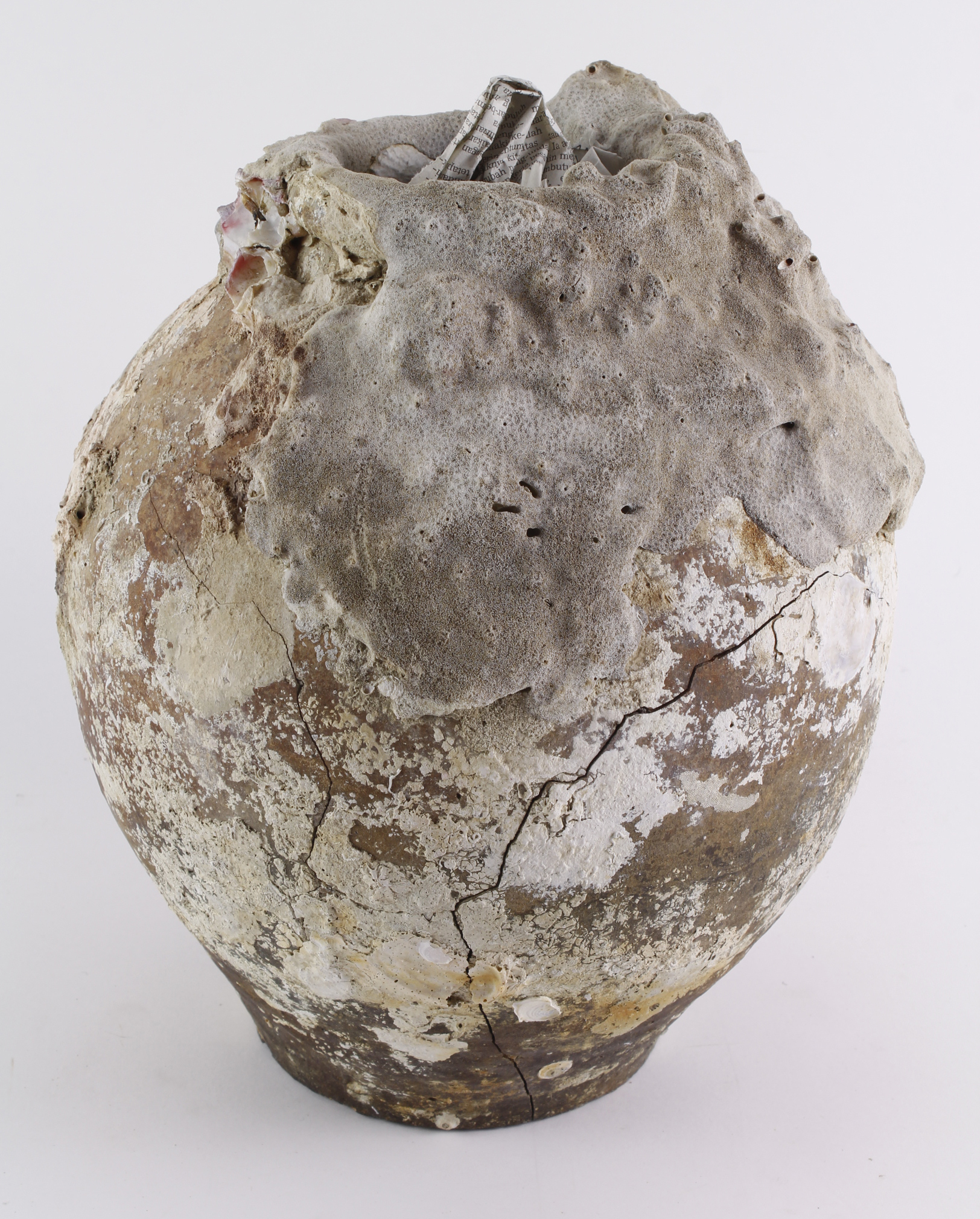 Shipwreck interest. A pot recovered from possibly the Java shipwreck, height 29cm, diameter 22cm