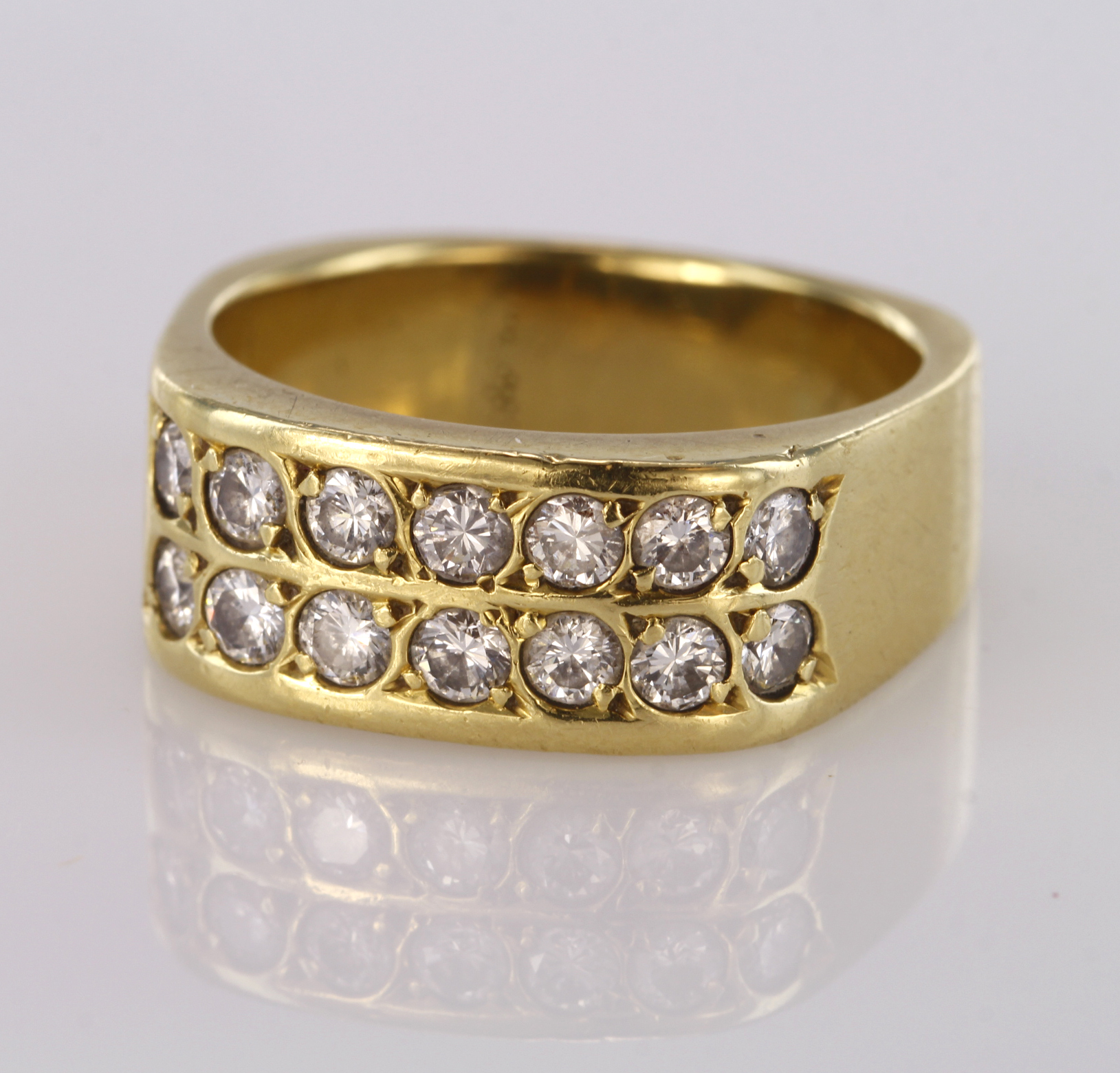 18ct Gold 14 stone Diamond Ring size P weight 9.6g