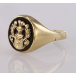 9ct yellow gold onyx signet ring with coat of arms, finger size W, weight 4.8g