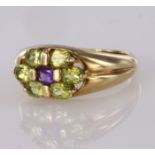 9ct yellow gold band ring set with amethyst and peridot floral cluster, finger size O, weight 3,8g