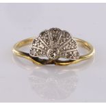 18ct yellow gold ring with white gold "fan" set with a round brilliant cut and eight cut diamonds,