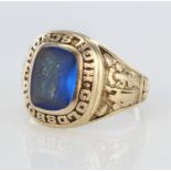 10ct yellow gold High School graduation ring set with a blue stone, finger size O, weight 7.2g