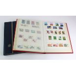 GB - collection 1971 - 2000 unmounted mint Commemoratives in 2x stockbooks. (Qty)