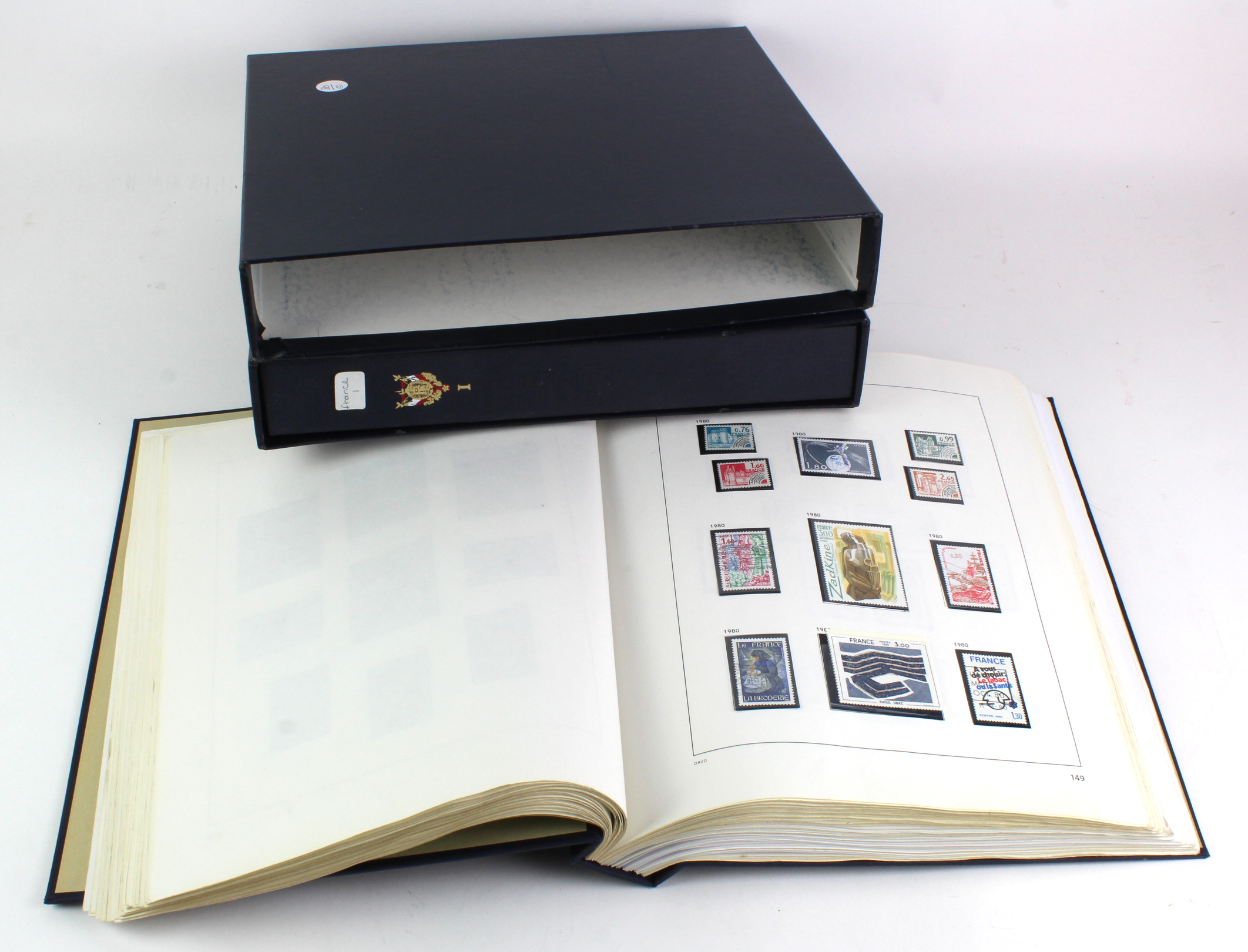 France - a large and extensive collection to c2000 in two printed Davo Albums, with unmounted