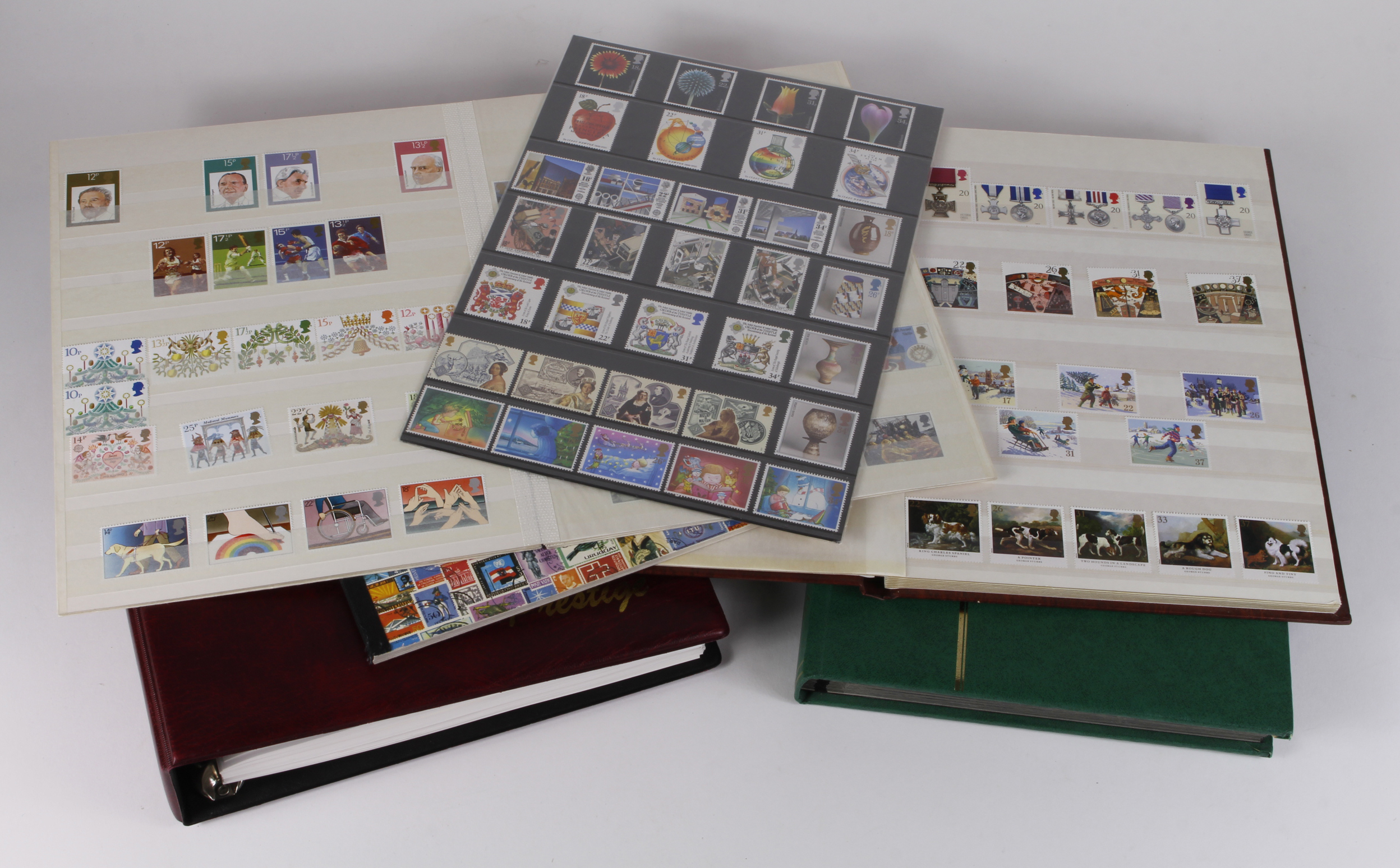 GB - QE2 modern UM sets in 5x albums, small qty of pre decimal ie unchecked Wildings, Machins to £1.