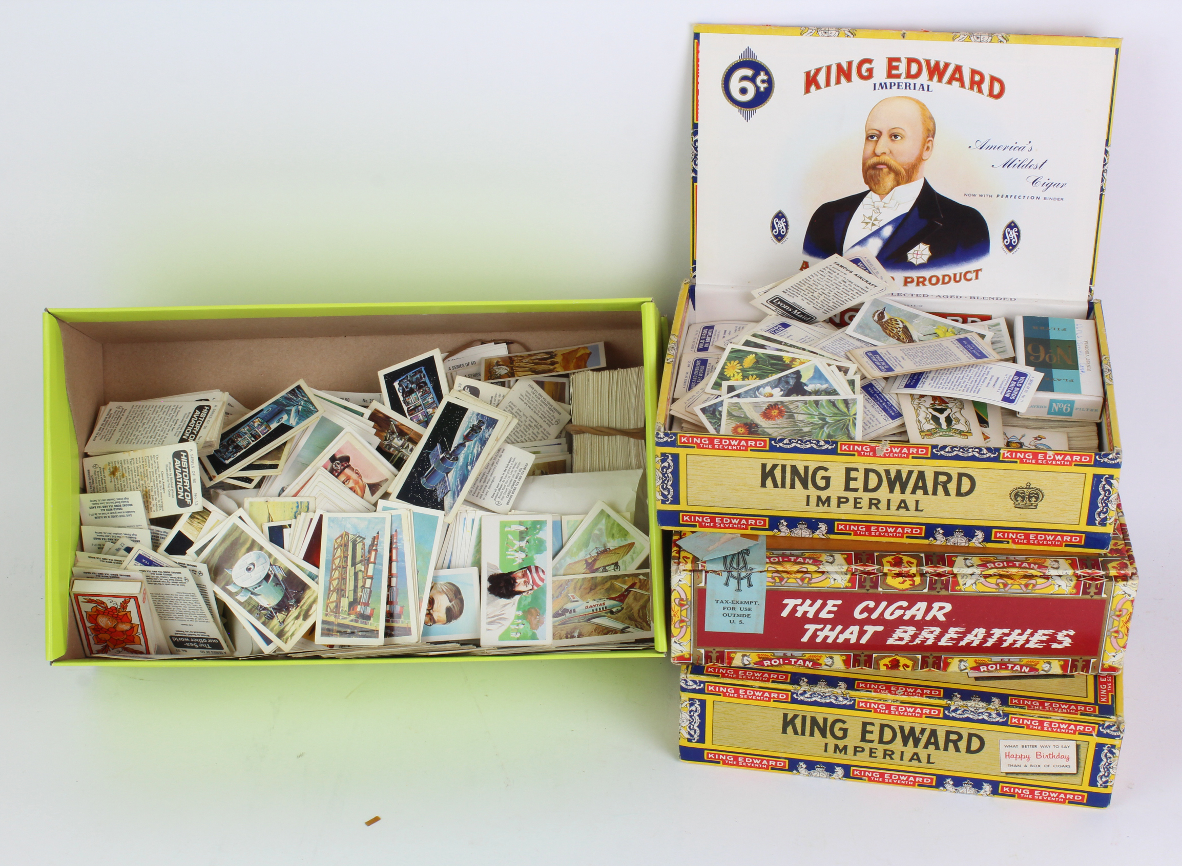 Crate containing 1 shoebox & 3 large cigar boxes, all with quantity of mainly Brooke Bond cards with