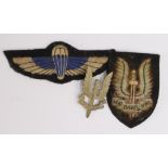 Badges SAS a WW2 field made metal lugged cap badge, beret badge and jump wings